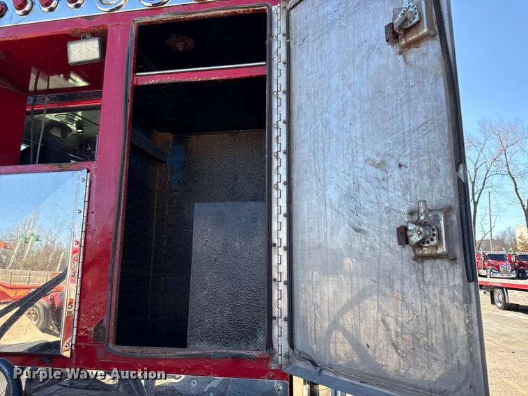 image for item EC4566 2006 Peterbilt 379EXT semi truck