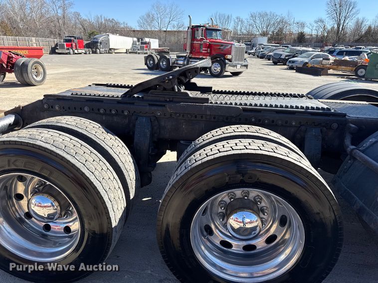 image for item EC4566 2006 Peterbilt 379EXT semi truck