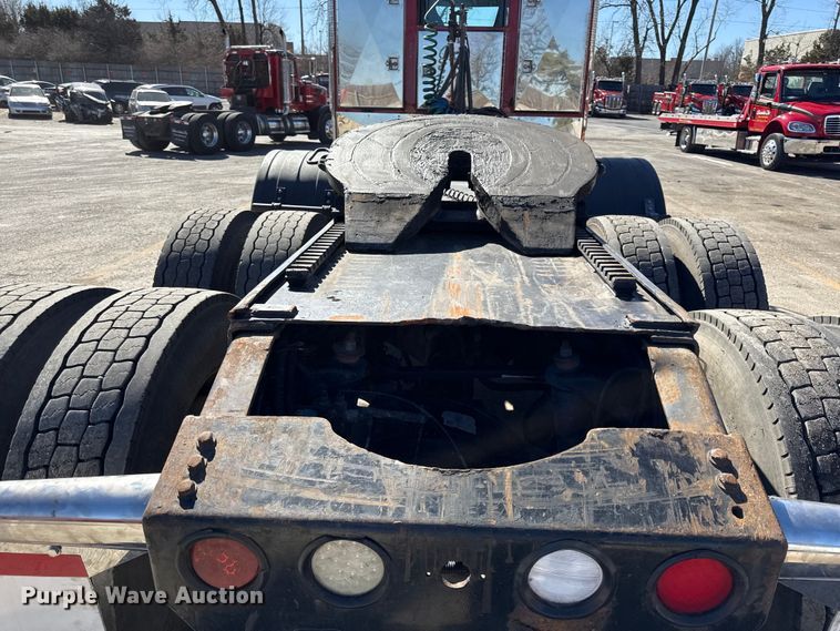 image for item EC4566 2006 Peterbilt 379EXT semi truck