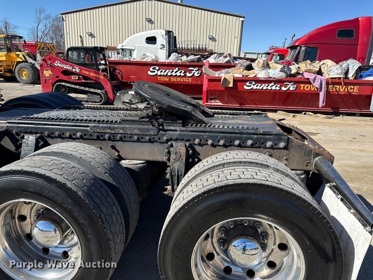 image for item EC4566 2006 Peterbilt 379EXT semi truck