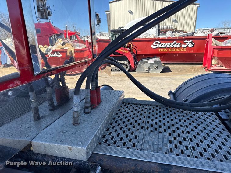 image for item EC4566 2006 Peterbilt 379EXT semi truck