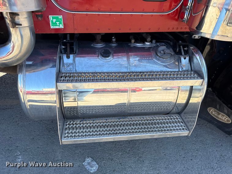 image for item EC4566 2006 Peterbilt 379EXT semi truck