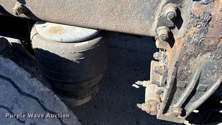 image for item EC4566 2006 Peterbilt 379EXT semi truck