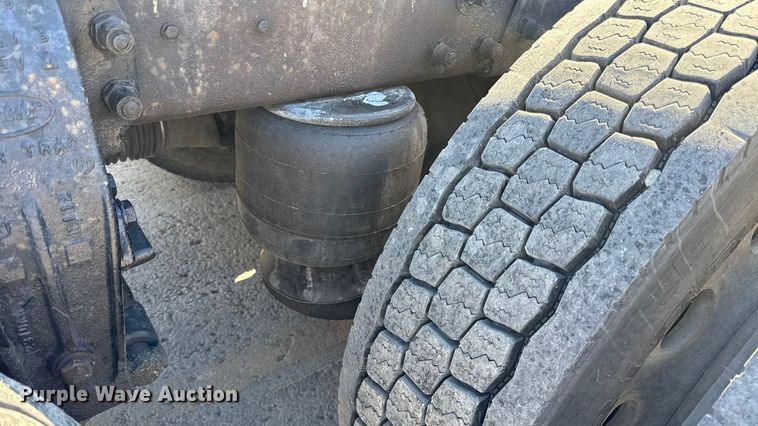 image for item EC4566 2006 Peterbilt 379EXT semi truck