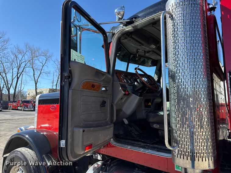 image for item EC4566 2006 Peterbilt 379EXT semi truck