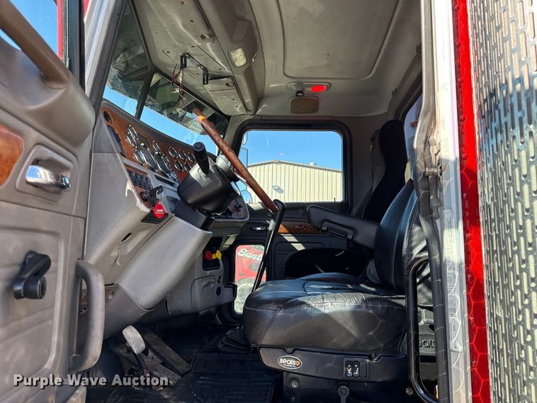 image for item EC4566 2006 Peterbilt 379EXT semi truck