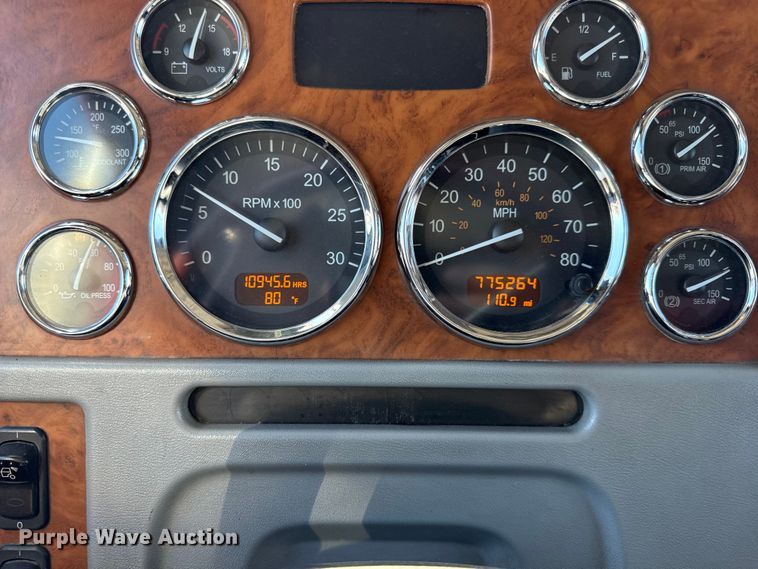 image for item EC4566 2006 Peterbilt 379EXT semi truck