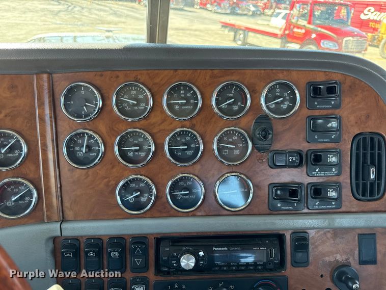 image for item EC4566 2006 Peterbilt 379EXT semi truck