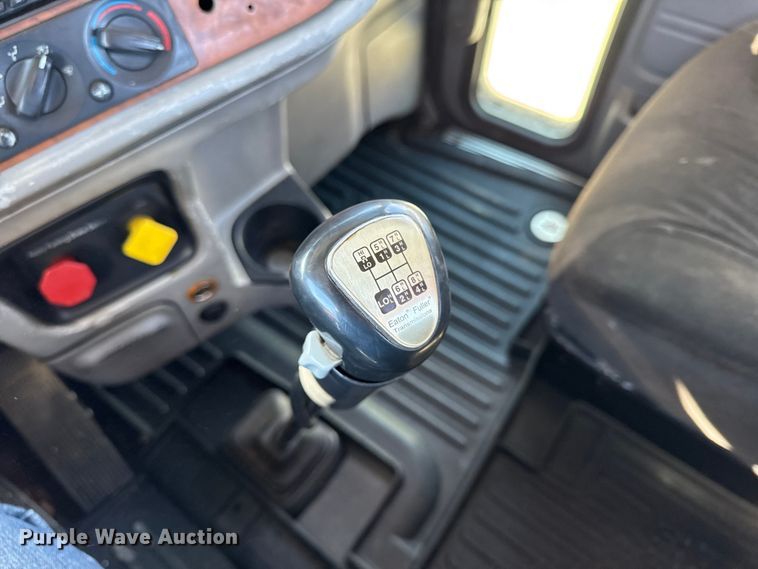 image for item EC4566 2006 Peterbilt 379EXT semi truck