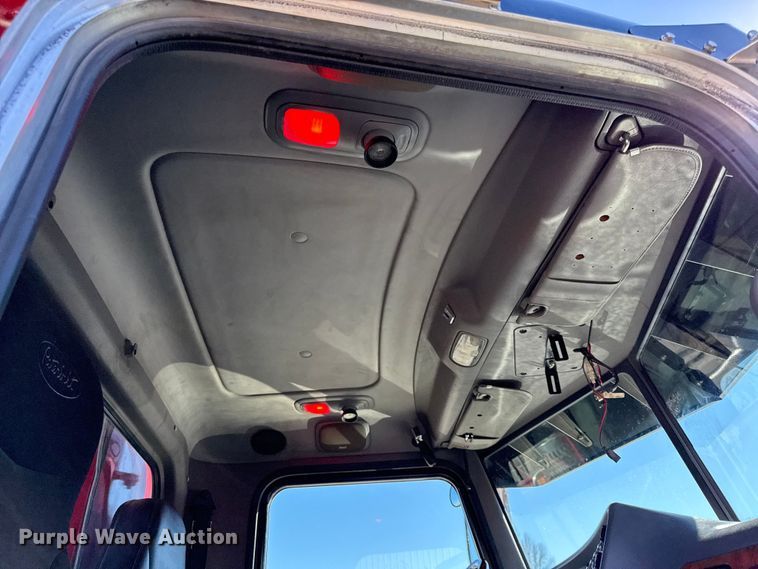 image for item EC4566 2006 Peterbilt 379EXT semi truck