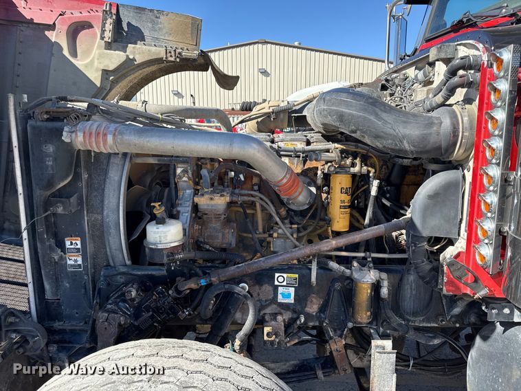 image for item EC4566 2006 Peterbilt 379EXT semi truck