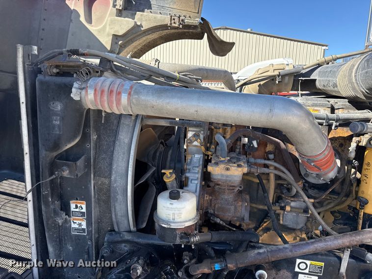 image for item EC4566 2006 Peterbilt 379EXT semi truck