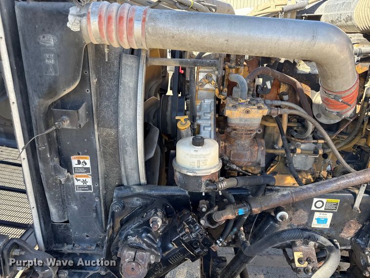 image for item EC4566 2006 Peterbilt 379EXT semi truck