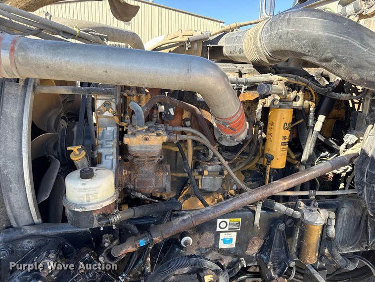 image for item EC4566 2006 Peterbilt 379EXT semi truck