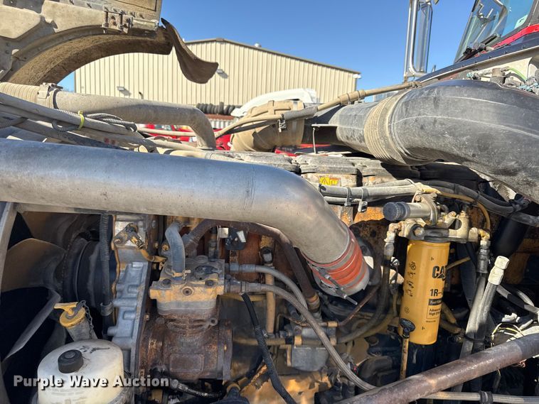 image for item EC4566 2006 Peterbilt 379EXT semi truck