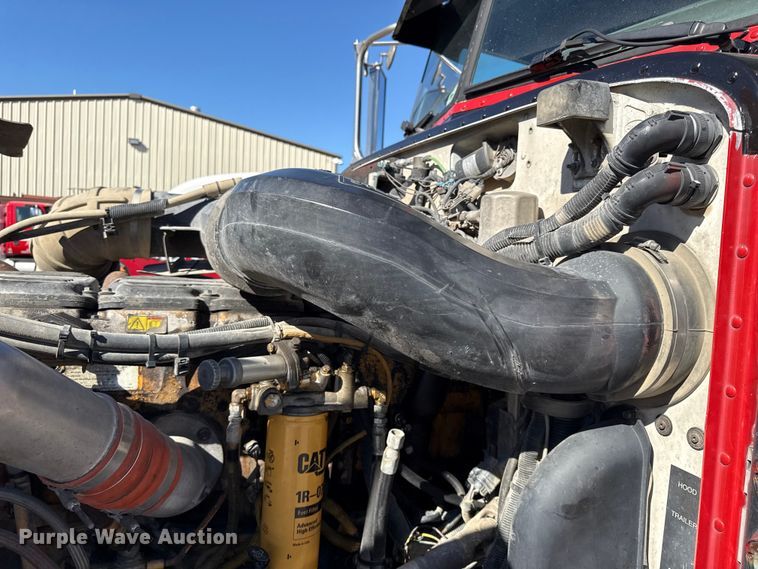 image for item EC4566 2006 Peterbilt 379EXT semi truck