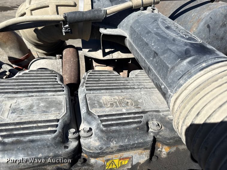 image for item EC4566 2006 Peterbilt 379EXT semi truck