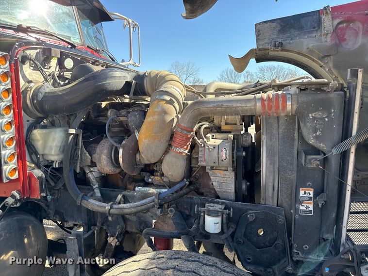 image for item EC4566 2006 Peterbilt 379EXT semi truck