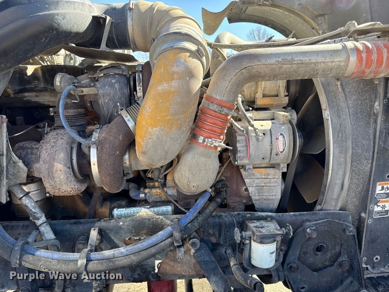 image for item EC4566 2006 Peterbilt 379EXT semi truck