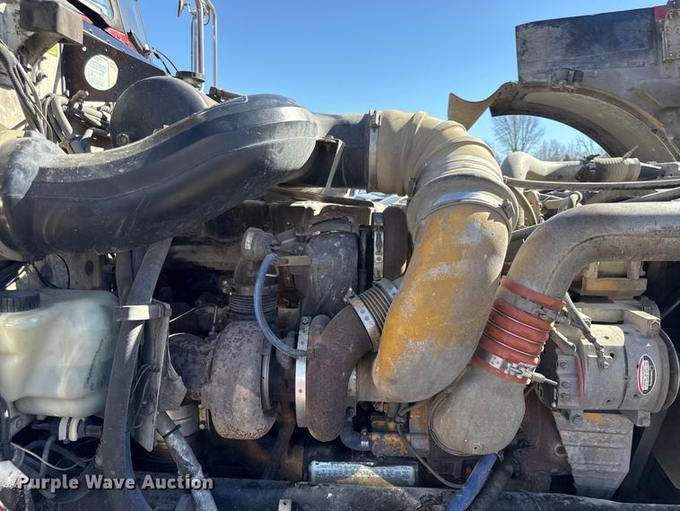 image for item EC4566 2006 Peterbilt 379EXT semi truck