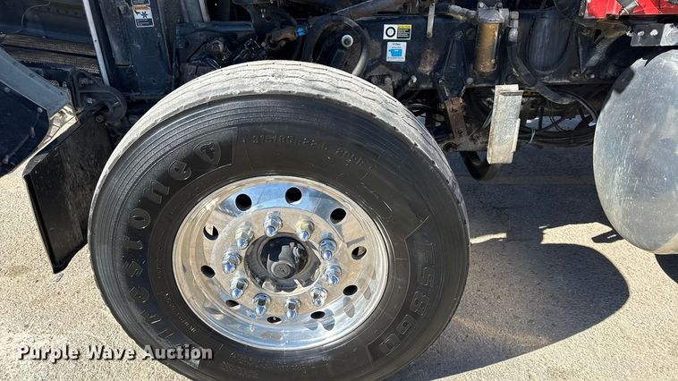 image for item EC4566 2006 Peterbilt 379EXT semi truck