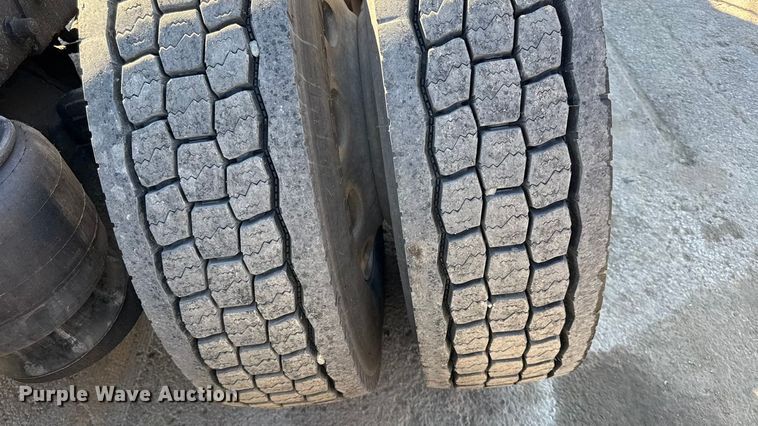 image for item EC4566 2006 Peterbilt 379EXT semi truck