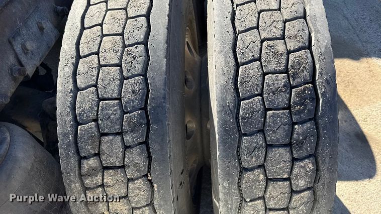 image for item EC4566 2006 Peterbilt 379EXT semi truck