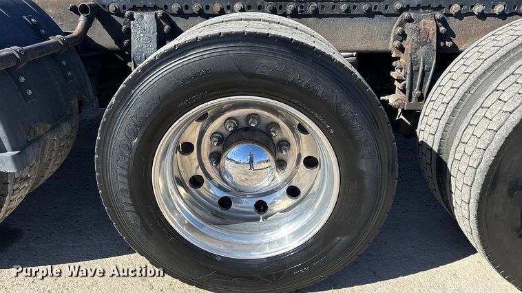 image for item EC4566 2006 Peterbilt 379EXT semi truck