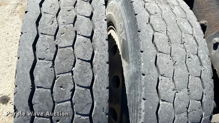 image for item EC4566 2006 Peterbilt 379EXT semi truck