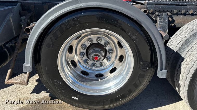 image for item EC4566 2006 Peterbilt 379EXT semi truck