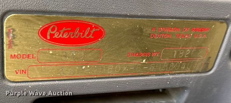 image for item EC4566 2006 Peterbilt 379EXT semi truck
