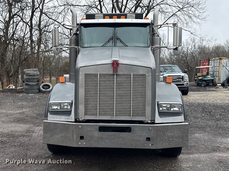 image for item EC4571 2006 Kenworth T800 dump truck