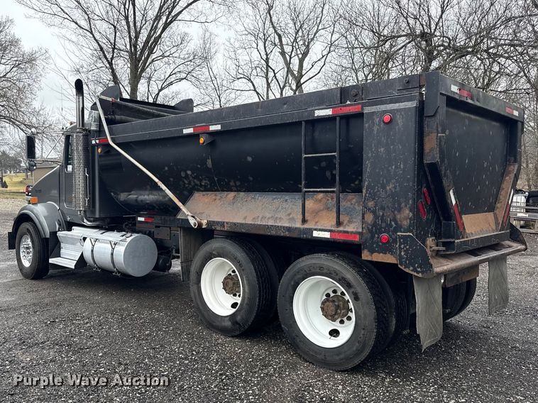 image for item EC4571 2006 Kenworth T800 dump truck