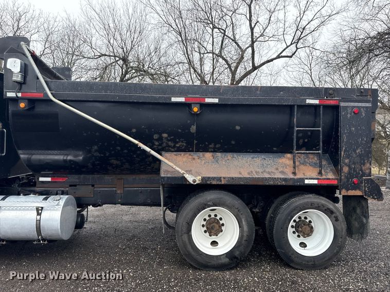 image for item EC4571 2006 Kenworth T800 dump truck