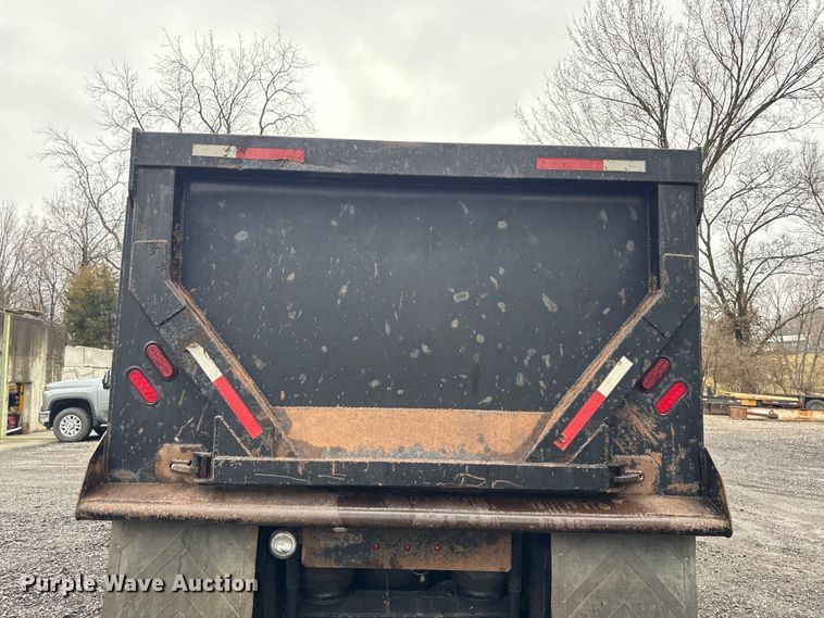 image for item EC4571 2006 Kenworth T800 dump truck