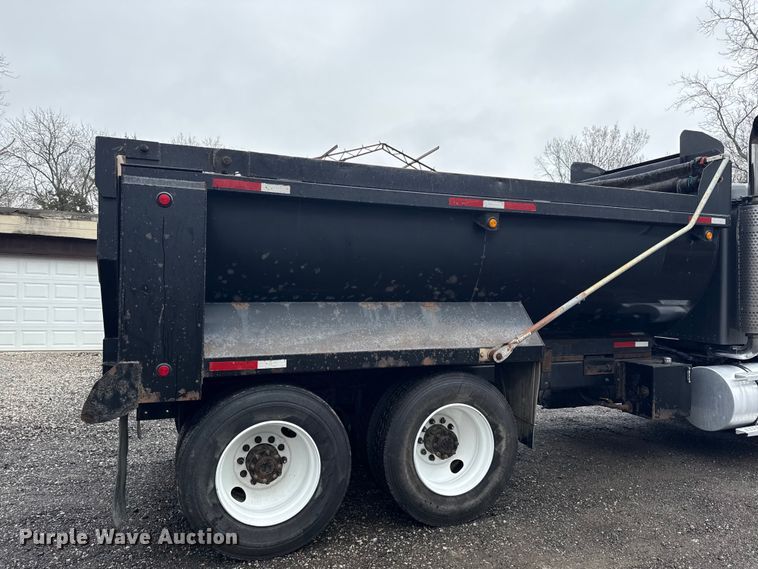 image for item EC4571 2006 Kenworth T800 dump truck