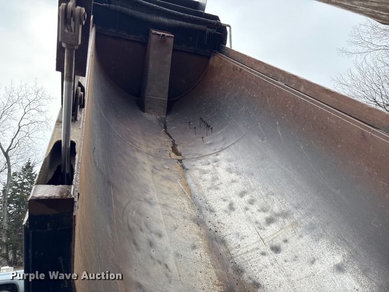 image for item EC4571 2006 Kenworth T800 dump truck