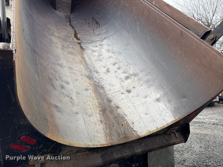 image for item EC4571 2006 Kenworth T800 dump truck