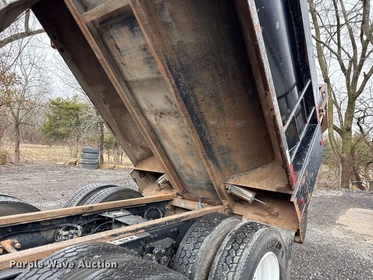 image for item EC4571 2006 Kenworth T800 dump truck
