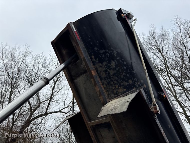 image for item EC4571 2006 Kenworth T800 dump truck