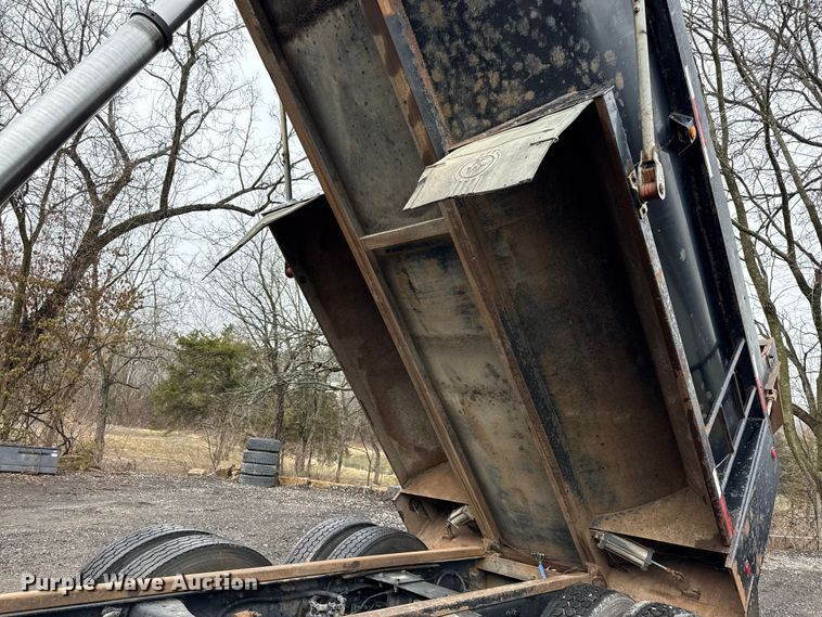 image for item EC4571 2006 Kenworth T800 dump truck