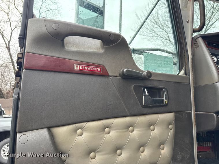 image for item EC4571 2006 Kenworth T800 dump truck