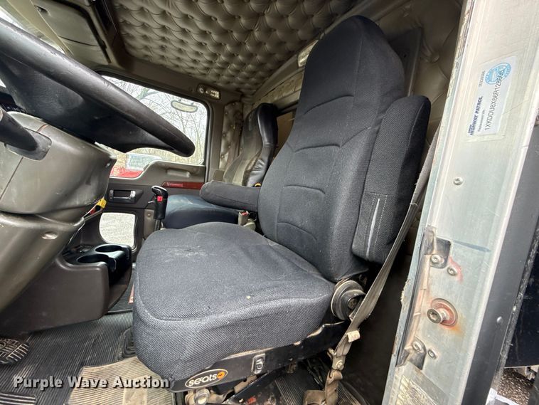 image for item EC4571 2006 Kenworth T800 dump truck