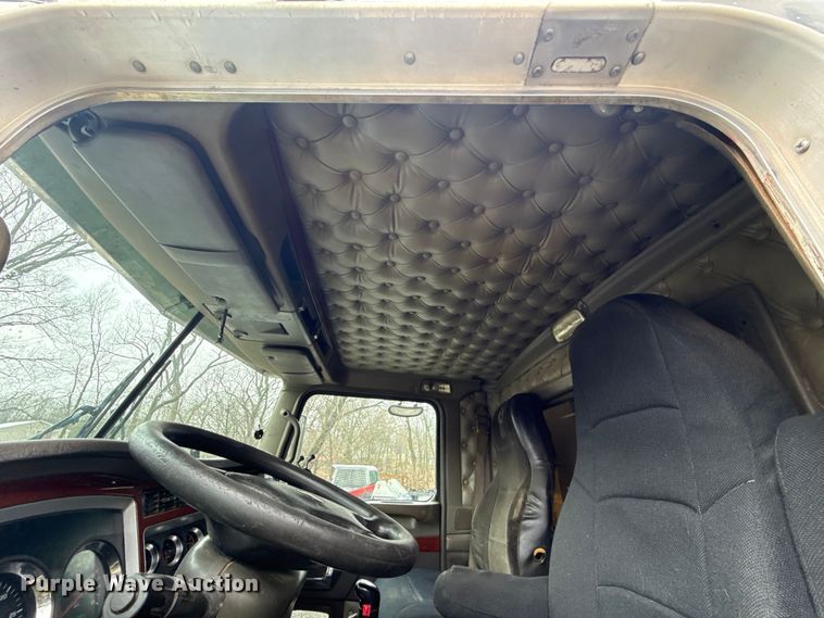 image for item EC4571 2006 Kenworth T800 dump truck