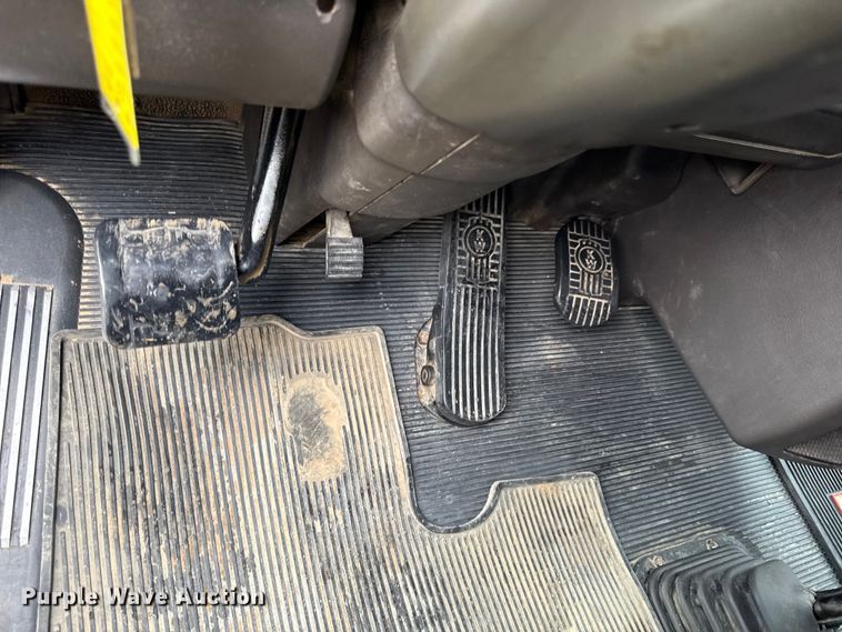 image for item EC4571 2006 Kenworth T800 dump truck