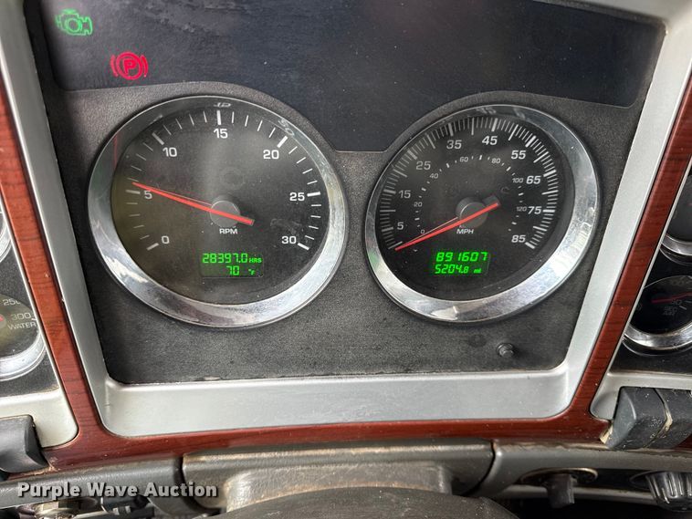 image for item EC4571 2006 Kenworth T800 dump truck