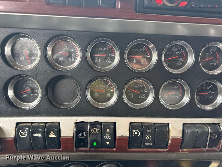 image for item EC4571 2006 Kenworth T800 dump truck