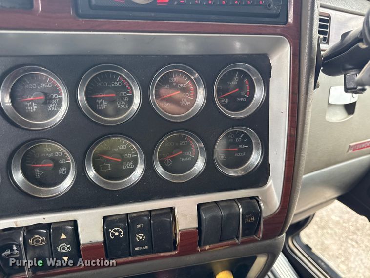 image for item EC4571 2006 Kenworth T800 dump truck