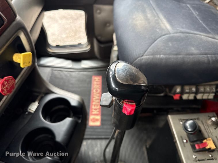 image for item EC4571 2006 Kenworth T800 dump truck