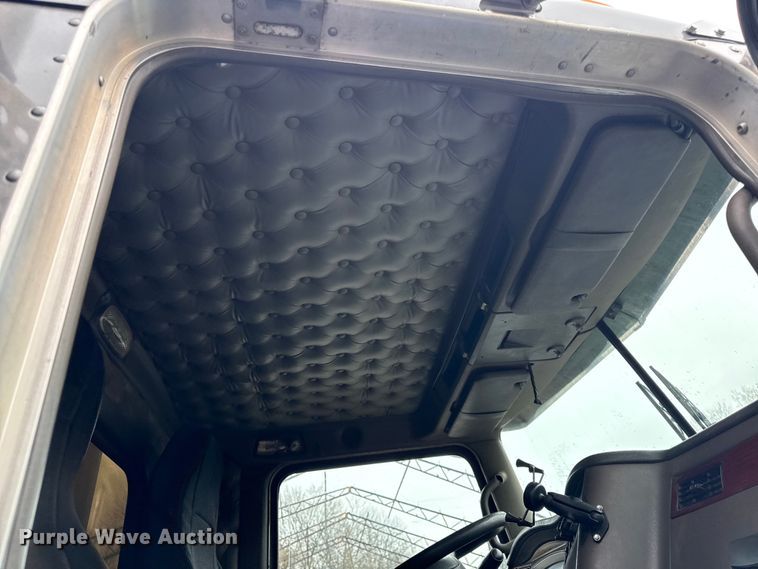 image for item EC4571 2006 Kenworth T800 dump truck